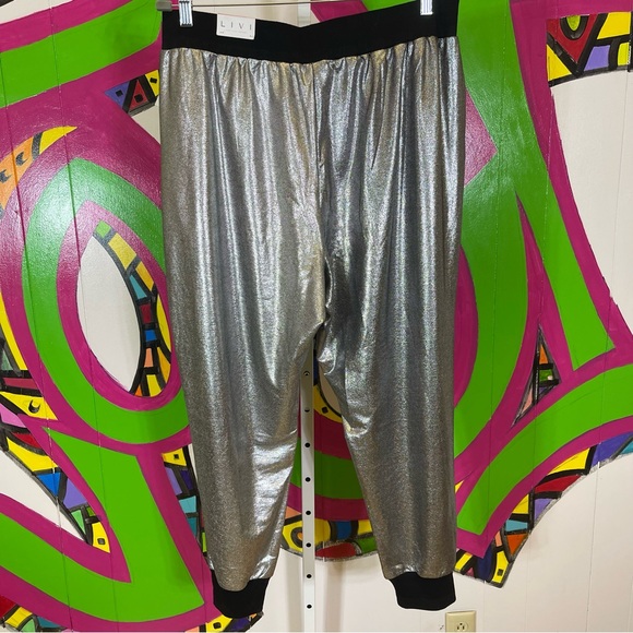 NWT, Livi Jogger Pant. Shiny Material. Size 18/20. - Picture 6 of 8